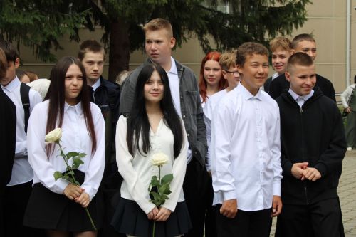 В школе №2 в День знаний прозвенел первый звонок для 17 первоклассников