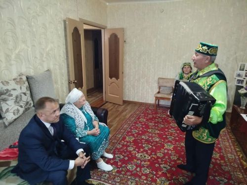 Наиля Зарипова приняла поздравления с 95-летием