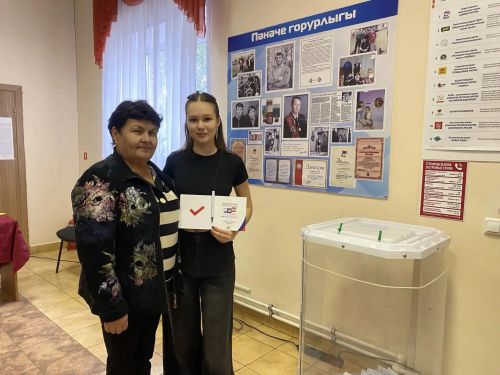 Эльвина Шарифуллина из села Верхние Пинячи впервые проголосовала в день совершеннолетия