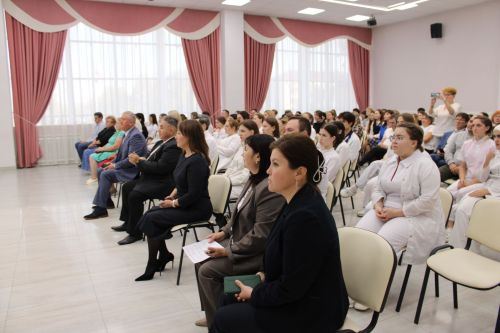 В Заинске молодых медработников посвятили в профессию