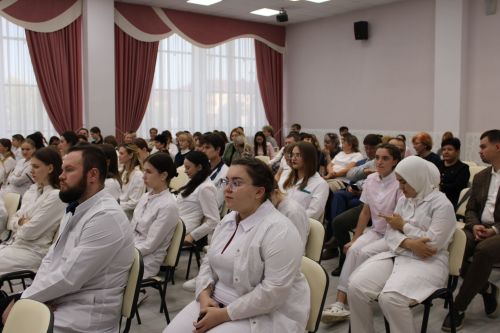 В Заинске молодых медработников посвятили в профессию