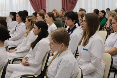 В Заинске молодых медработников посвятили в профессию