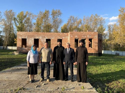Епископ Мефодий Зәйдә чиркәү төзелеше барышы белән танышты