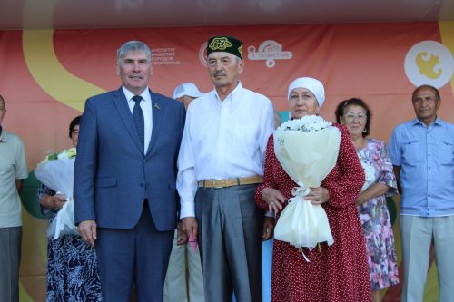 Наш фоторепортаж: в День семьи чествовали юбиляров супружеской жизни