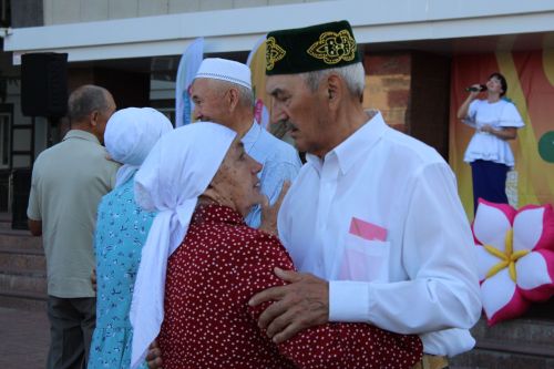 Наш фоторепортаж: в День семьи чествовали юбиляров супружеской жизни