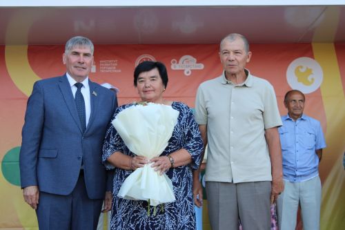 Наш фоторепортаж: в День семьи чествовали юбиляров супружеской жизни