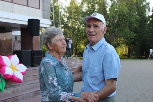 Наш фоторепортаж: в День семьи чествовали юбиляров супружеской жизни