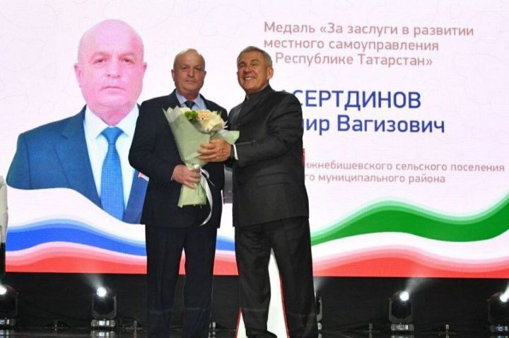 Глава Нижнебишевского сельского поселения награжден медалью «За заслуги в развитии местного самоуправления»