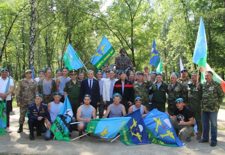Десантники всех поколений в Заинске собрались на торжество