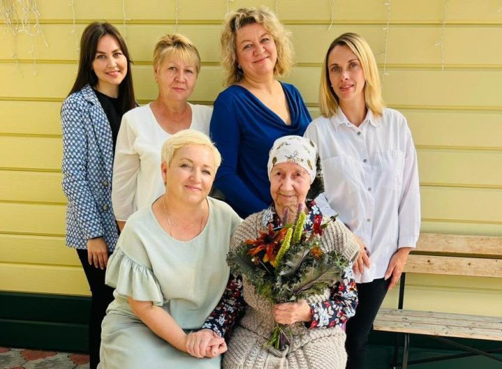 В Заинске с 94-летием поздравили узницу фашистских концлагерей