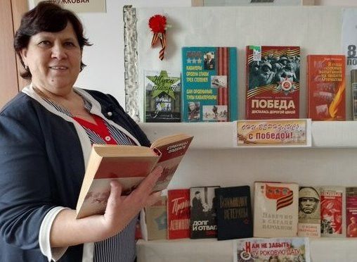 Библиотекарь Валентина Киселева из села Старый Токмак 20 лет объединяет поколения