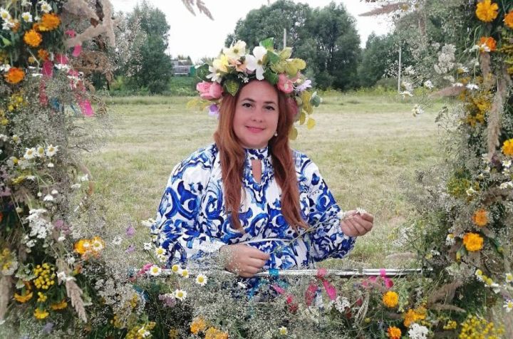 В саду жительницы Заинска Людмилы Мингалеевой растут сотни видов цветов