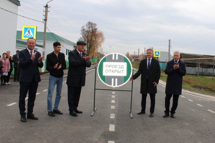 В Заинском районе открыли сразу несколько дорог после капремонта