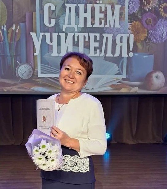 Педагог Нижнебишевской СОШ Гульнара Шигабутдинова 28 лет дарит тепло детям