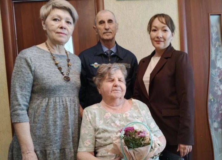 В Заинске ветераны, пережившие ужасы концлагерей, приняли цветы и слова благодарности