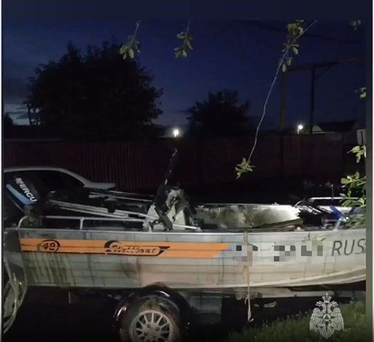 В Заинске при пожаре в гараже пострадал мужчина с ожогами
