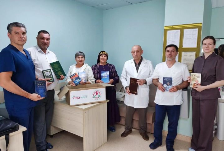 Писатели Альметьевска передали книги пациентам Заинской ЦРБ