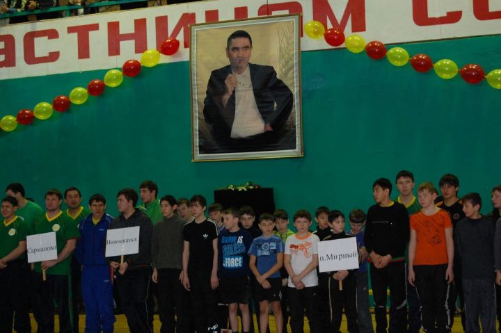 В Заинске с 26 по 28 января пройдет 3-й Республиканский турнир по борьбе «Көрәш» памяти  Рината Шаеховича Фардиева.
