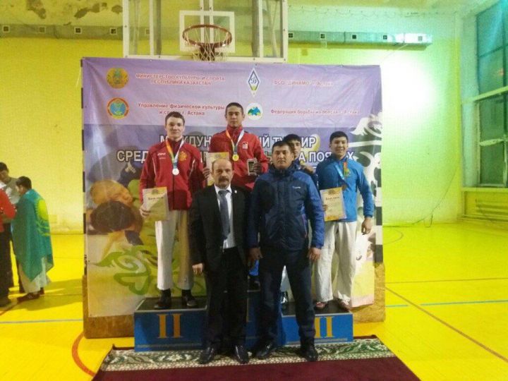 Заинские борцы стали серебряными призерами Международного турнира по борьбе на поясах 