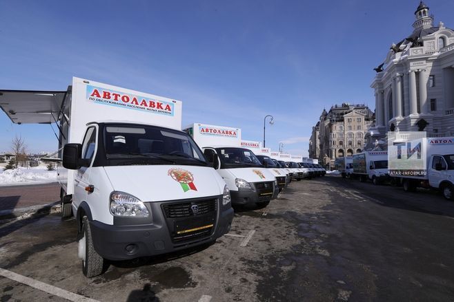 Заинцы получили три автомобиля от Президента Татарстана