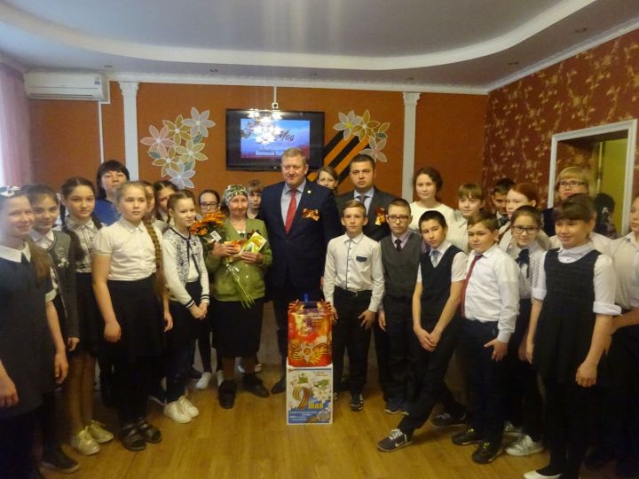 Заинские герои получили подарки от Президента Татарстана