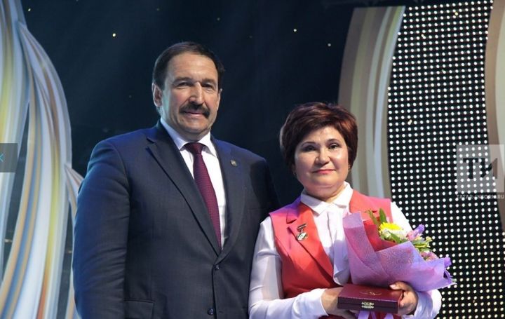 Руководитель заинских СМИ Венера Исрафилова удостоена государственной награды