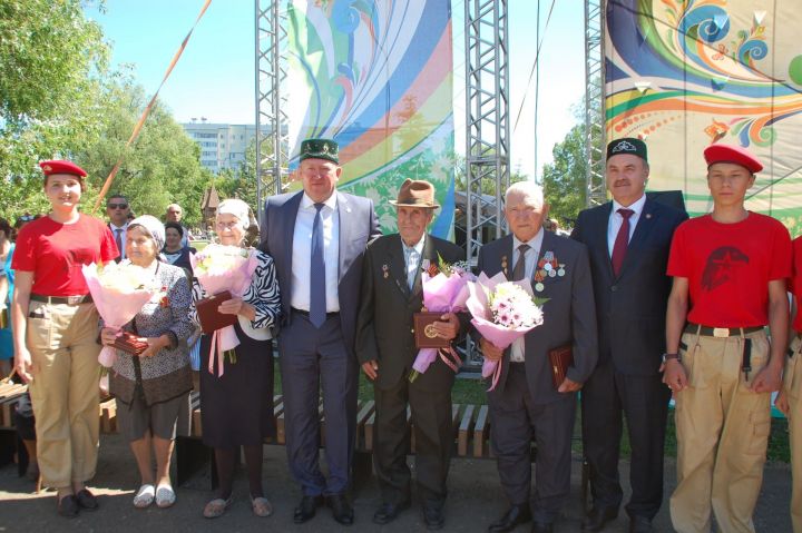 На "Сабантуе" наградили медалями ветеранов войны