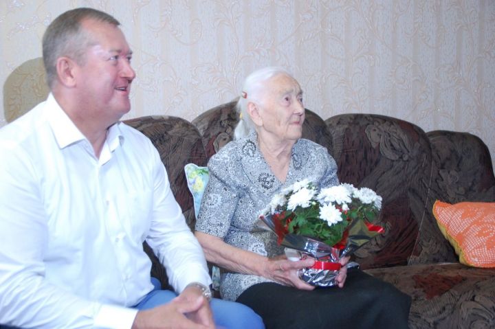Ветерана Заинской ГРЭС Марию Кожевникову поздравили с 95-летием