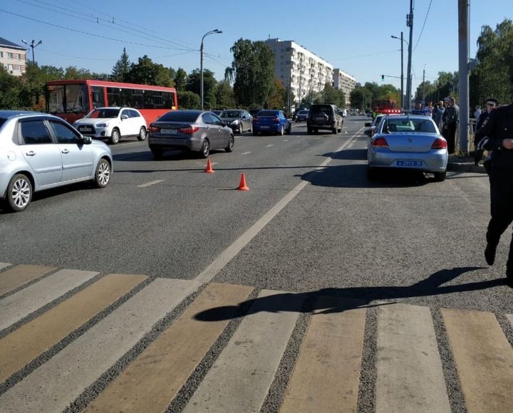 В Московском районе Казани на «зебре» иномарка насмерть сбила 10-летнюю девочку