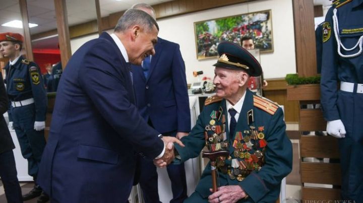 100-летний фронтовик получил Благодарность от Рустама Минниханова