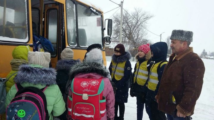 Во время движения на школьном автобусе заинские школьники закрепили знания ПДД