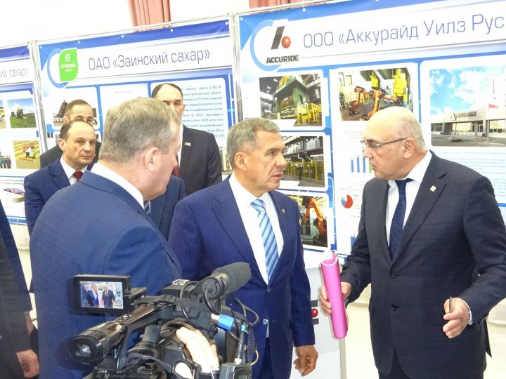 О деятельности заинских предприятий Президенту Татарстана рассказали на выставке