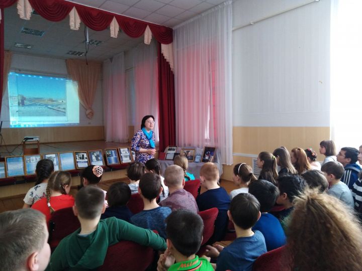 Школьникам Заинского района покажут документальный фильм, снятый по архиву Малахова