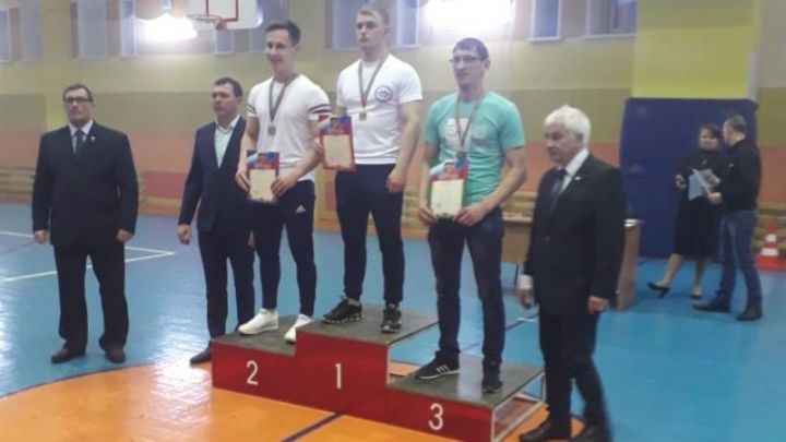 Заинец взял бронзу на Чемпионате республики по армрестлингу