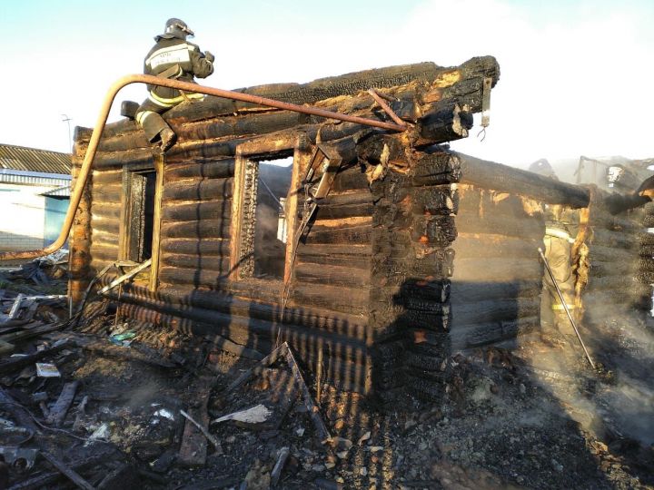 МЧС: Предварительная причина пожара дома в Заинске-2 - нарушение правил монтажа электрооборудования