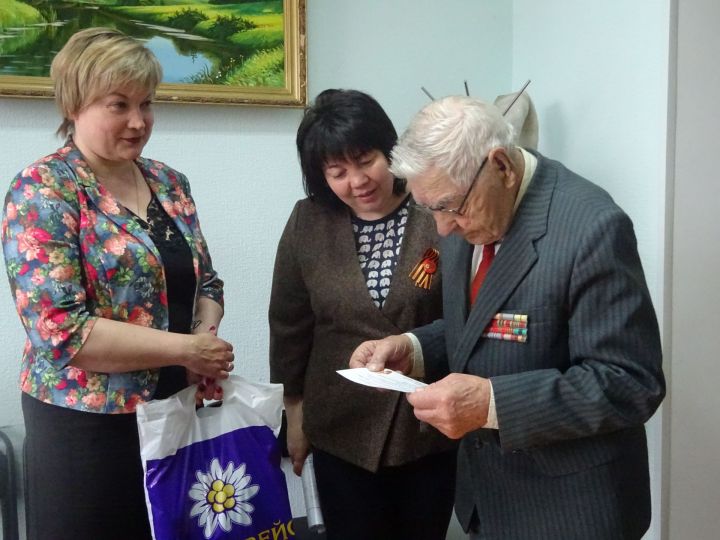 Заинских ветеранов Великой Отечественной войны поздравил депутат Госдумы 