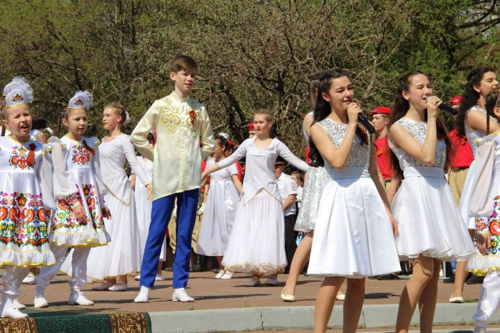 В Заинске прошел праздничный концерт ко Дню Победы