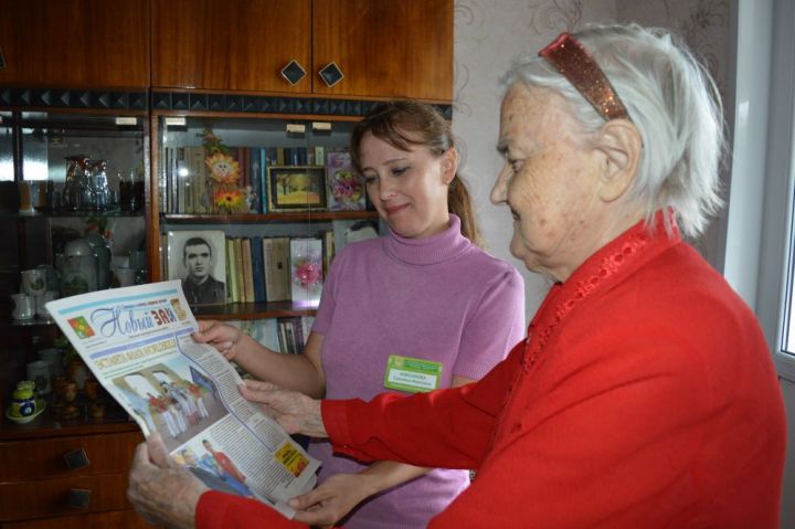 Одинокие пожилые заинцы начали получать районные газеты