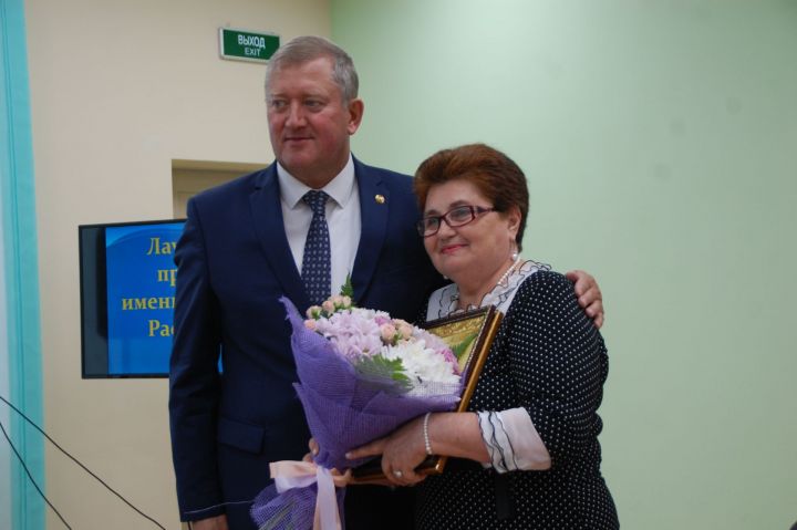 В Заинске стал известен обладатель премии Суббуха Рафикова