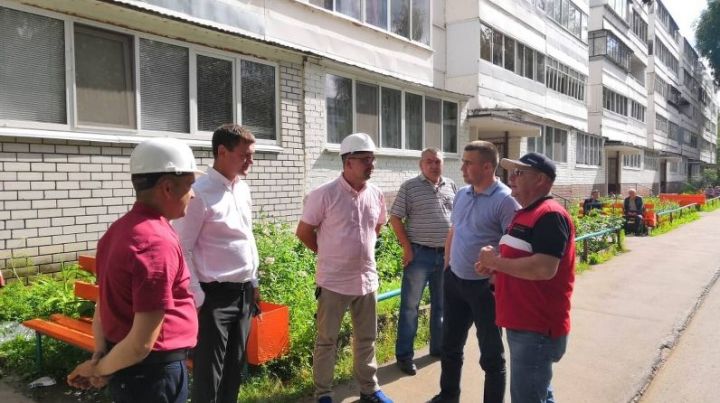Руководитель исполкома Заинского района совершил объезд объектов капитального ремонта жилого фонда