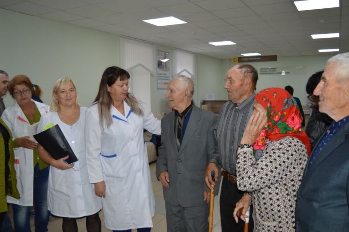 В Заинском районе состоялся пробный выезд по доставке пожилых граждан в медучреждения
