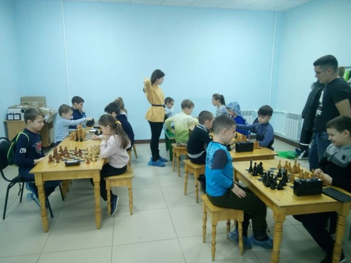 Взрослые и юные заинцы отметили Рождество шахматным турниром