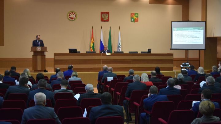 Заинские депутаты рассмотрели 20 вопросов на совместном заседании Советов района и города