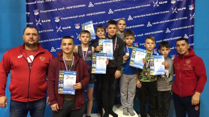 Заинские борцы стали призерами соревнований в Нижнекамске