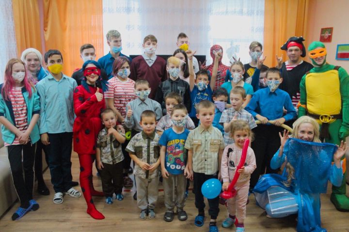 Заинцы из "Школы аниматоров" провели праздник в приюте для детей