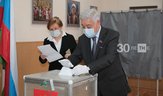 Фарид Мухаметшин проголосовал по поправкам к Конституции России