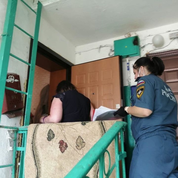 В Заинске проверили пожарную безопасность в домах многодетных семей
