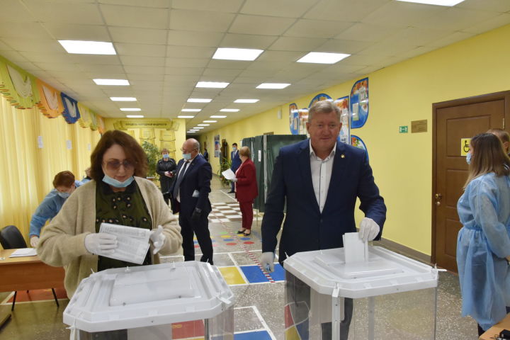 Глава Заинского муниципального района Разиф Каримов принял участие в голосовании