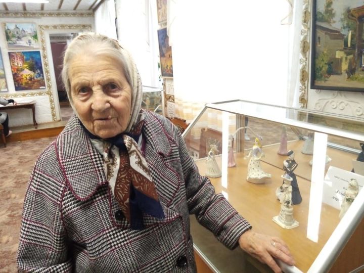 В Заинске ветеран Великой Отечественной войны посетила новый художественно-выставочный проект