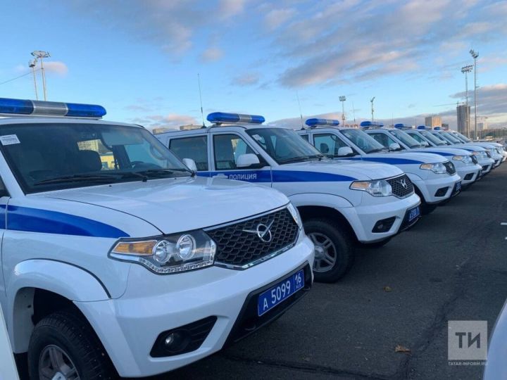 Президент Татарстана вручил полицейским ключи от 63 новых автомобилей